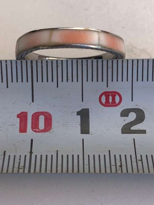 .925 STERLING SILVER RING WITH CORAL INLAY - SIZE Q - 1.8 grams - NO MARKINGS BUT TESTED POSITIVE