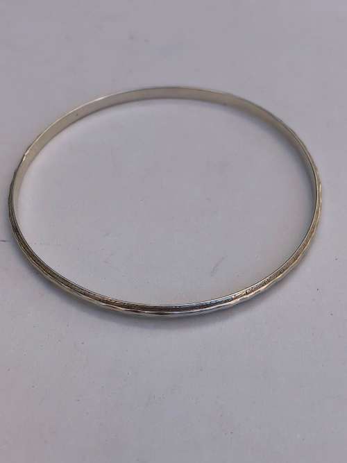.925 STERLING SILVER SILVER 65mm BANGLE - 7.66 grams - NO MARKINGS BUT TESTED POSITIVE