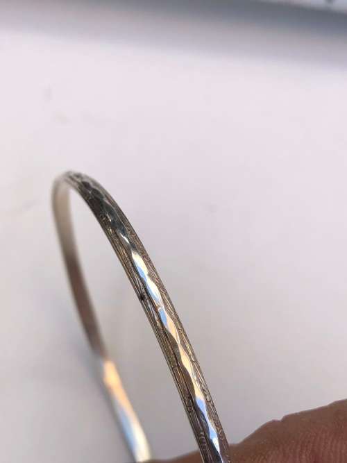 .925 STERLING SILVER SILVER 65mm BANGLE - 7.66 grams - NO MARKINGS BUT TESTED POSITIVE