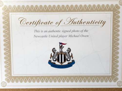 PREMIER LEAGUE MEMORABILIA - SIGNED & AUTHENTICATED PHOTO OF MICHAEL OWEN WHILE STILL AT NUFC