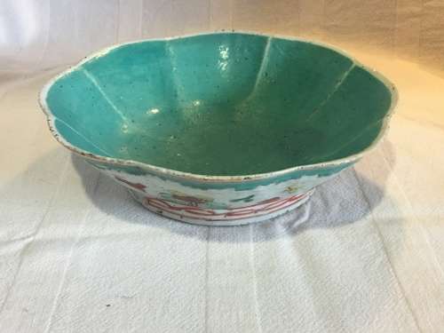 Antique Chinese Tongzhi or early Guangxu period Hand made and Decorated Dish
