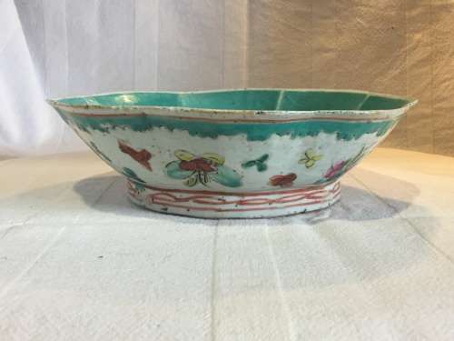 Antique Chinese Tongzhi or early Guangxu period Hand made and Decorated Dish