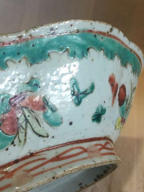 Antique Chinese Tongzhi or early Guangxu period Hand made and Decorated Dish