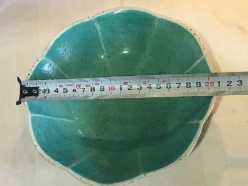 Antique Chinese Tongzhi or early Guangxu period Hand made and Decorated Dish