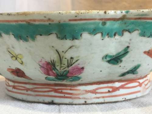 Antique Chinese Tongzhi or early Guangxu period Hand made and Decorated Dish