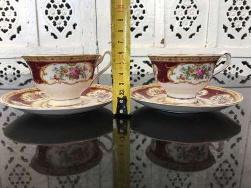 Delightful Lady Hamilton c1939-1945 Date Stamp Royal Albert Bone China England, Small Duos
