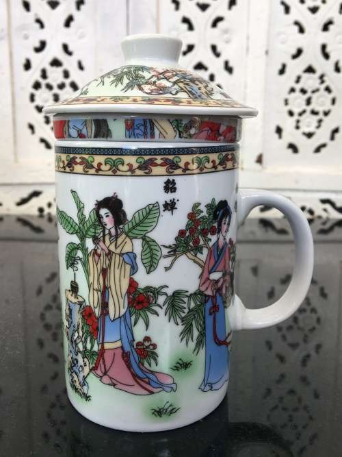 Beautiful 3 Piece Chinese Porcelain Mug with Porcelain Strainer And Lid