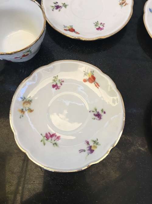 Set of 4 Delightful Old Italian Richard Ginori Designer of Fine China Petite Cups & Saucer. Mint
