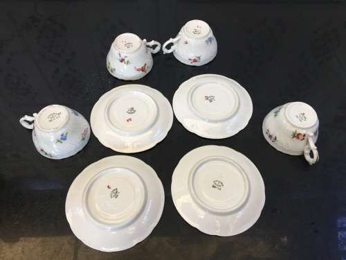 Set of 4 Delightful Old Italian Richard Ginori Designer of Fine China Petite Cups & Saucer. Mint