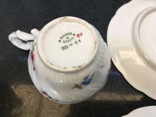 Set of 4 Delightful Old Italian Richard Ginori Designer of Fine China Petite Cups & Saucer. Mint