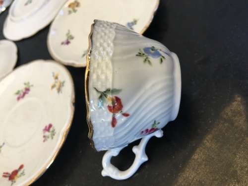 Set of 4 Delightful Old Italian Richard Ginori Designer of Fine China Petite Cups & Saucer. Mint