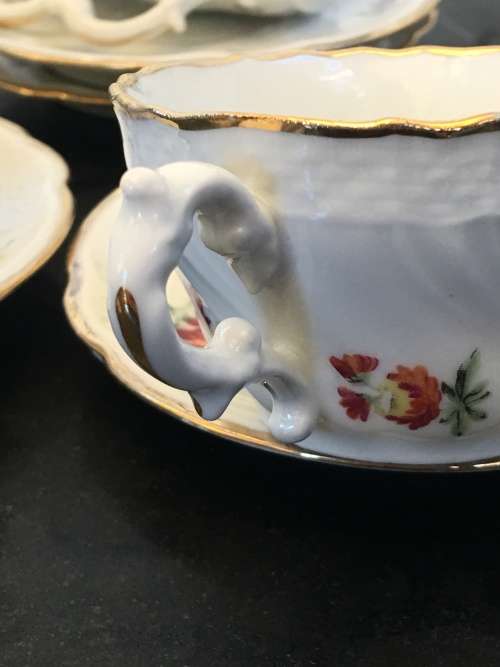 Set of 4 Delightful Old Italian Richard Ginori Designer of Fine China Petite Cups & Saucer. Mint