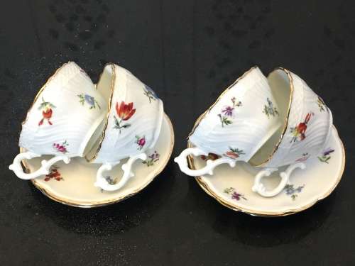Set of 4 Delightful Old Italian Richard Ginori Designer of Fine China Petite Cups & Saucer. Mint