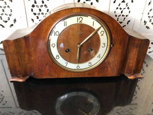 WOW !! GORGEOUS JUNGHANS VINTAGE WOODEN CASED MANTLE CLOCK WORKING 100% WITH THE KEY