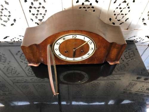 WOW !! GORGEOUS JUNGHANS VINTAGE WOODEN CASED MANTLE CLOCK WORKING 100% WITH THE KEY