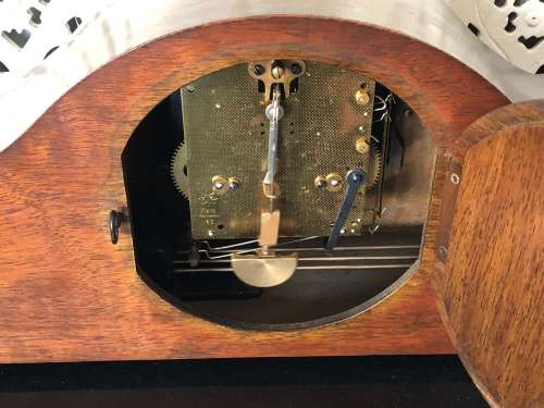 WOW !! GORGEOUS JUNGHANS VINTAGE WOODEN CASED MANTLE CLOCK WORKING 100% WITH THE KEY