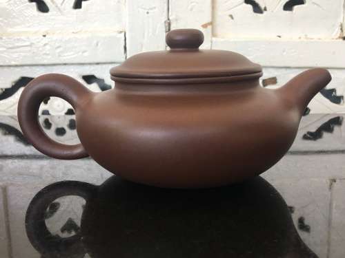 Collectible Chinese "Gu Jing Zhou Zi" Marked Yixing Zisha Clay Traditional Quality Tea Pot.