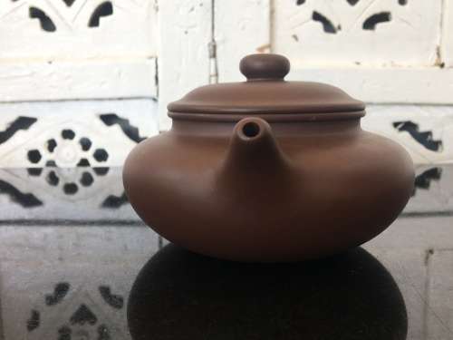 Collectible Chinese "Gu Jing Zhou Zi" Marked Yixing Zisha Clay Traditional Quality Tea Pot.