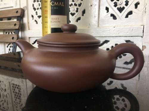 Collectible Chinese "Gu Jing Zhou Zi" Marked Yixing Zisha Clay Traditional Quality Tea Pot.