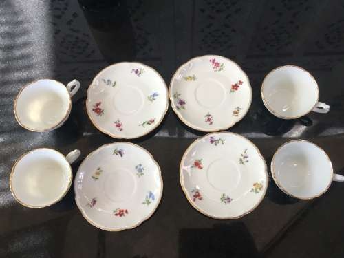Set of 4 Delightful Old Italian Richard Ginori Designer of Fine China Petite Cups & Saucer. Mint