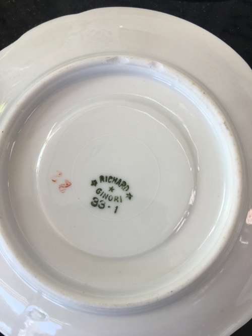 Set of 4 Delightful Old Italian Richard Ginori Designer of Fine China Petite Cups & Saucer. Mint