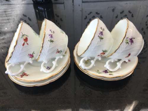 Set of 4 Delightful Old Italian Richard Ginori Designer of Fine China Petite Cups & Saucer. Mint