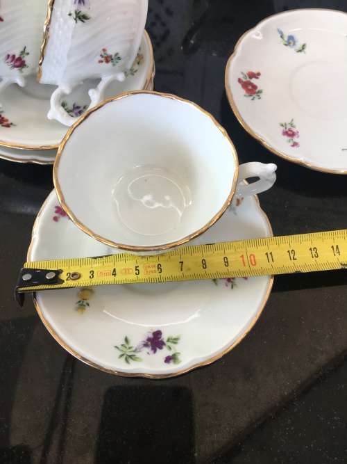 Set of 4 Delightful Old Italian Richard Ginori Designer of Fine China Petite Cups & Saucer. Mint