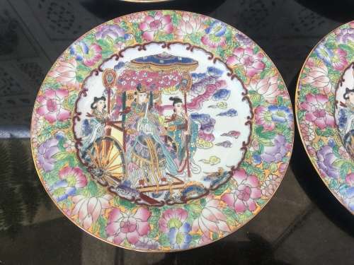 Lot of 4 Lovely Chinese Export Famille Rose Canton Porcelain 26 cm Qianlong Mark Plates .