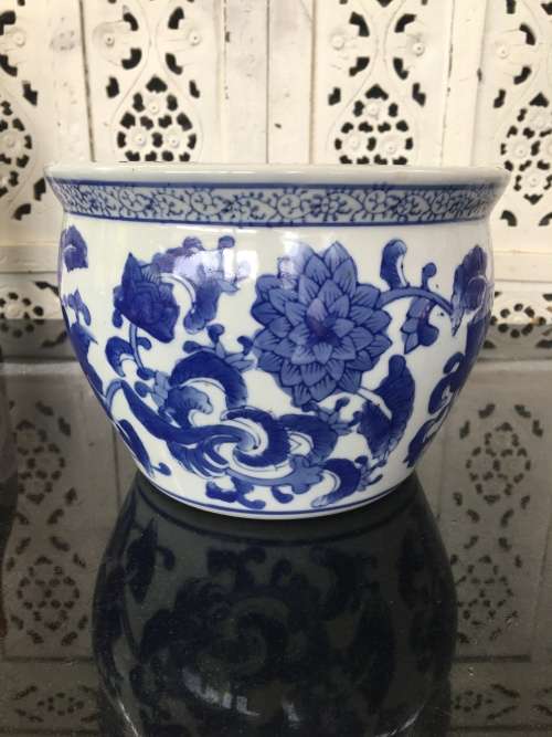 Beautiful Chinese Under Glaze Blue Ming Style Jardiniere/Plant Holder.