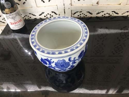 Beautiful Chinese Under Glaze Blue Ming Style Jardiniere/Plant Holder.