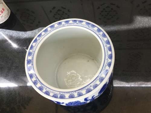 Beautiful Chinese Under Glaze Blue Ming Style Jardiniere/Plant Holder.