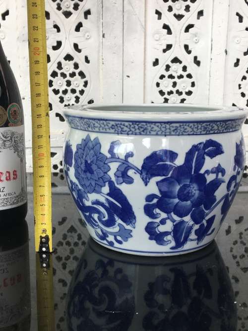 Beautiful Chinese Under Glaze Blue Ming Style Jardiniere/Plant Holder.