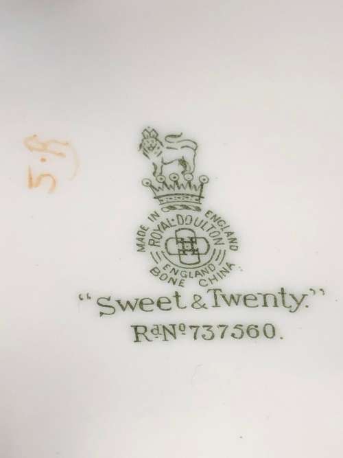 CLEARANCE !!! ROYAL DOULTON (1928 - 1969) "SWEET & TWENTY" FIGURINE HN1298 BY LESLIE HARRADINE