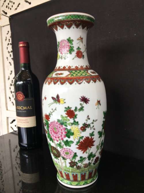 Lovely Large Vintage Chinese Zhongguo Jingdezhen Zhi Marked Floral & Insects Painted Vase