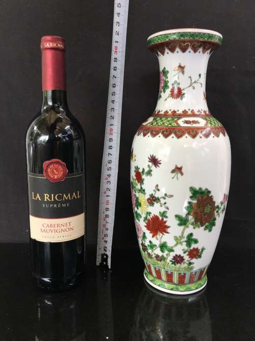 Lovely Large Vintage Chinese Zhongguo Jingdezhen Zhi Marked Floral & Insects Painted Vase