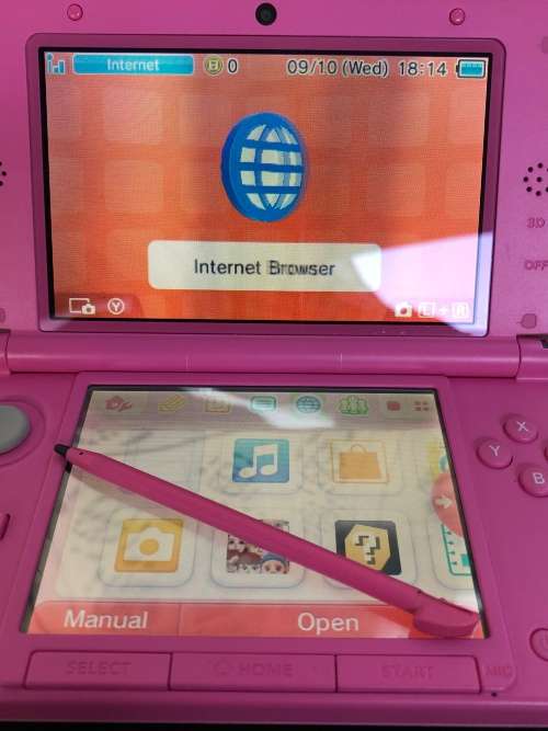 WOW !! NINTENDO 3DS XL GAME CONSOLE IN PROTECTIVE CASE WITH CHARGER IN FULL WORKING ORDER