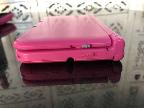 WOW !! NINTENDO 3DS XL GAME CONSOLE IN PROTECTIVE CASE WITH CHARGER IN FULL WORKING ORDER
