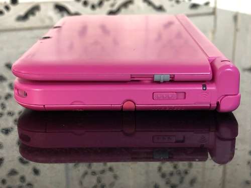 WOW !! NINTENDO 3DS XL GAME CONSOLE IN PROTECTIVE CASE WITH CHARGER IN FULL WORKING ORDER