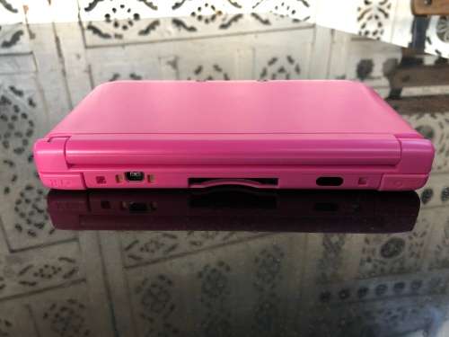 WOW !! NINTENDO 3DS XL GAME CONSOLE IN PROTECTIVE CASE WITH CHARGER IN FULL WORKING ORDER
