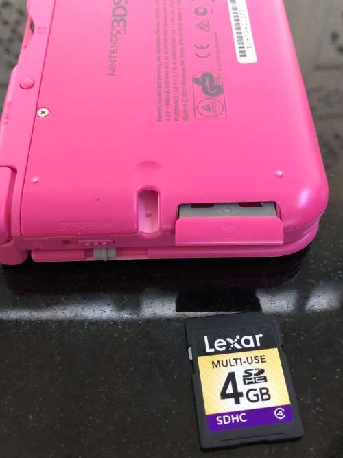 WOW !! NINTENDO 3DS XL GAME CONSOLE IN PROTECTIVE CASE WITH CHARGER IN FULL WORKING ORDER