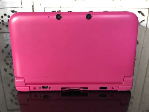 WOW !! NINTENDO 3DS XL GAME CONSOLE IN PROTECTIVE CASE WITH CHARGER IN FULL WORKING ORDER