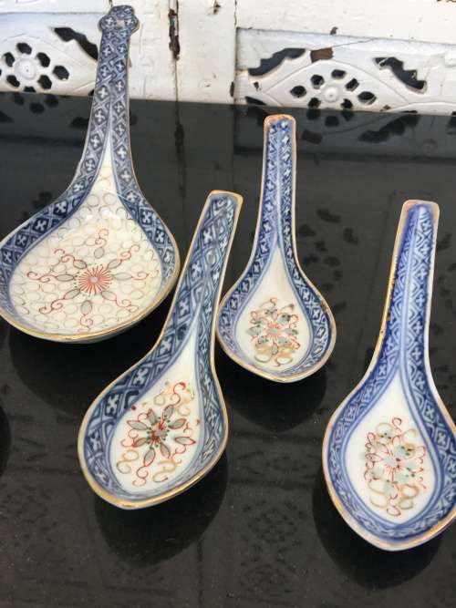 Old Chinese Rice Grain Pattern c1960s Decorated in HongKong marked Serving Spoon & 6 Std Size Spoons