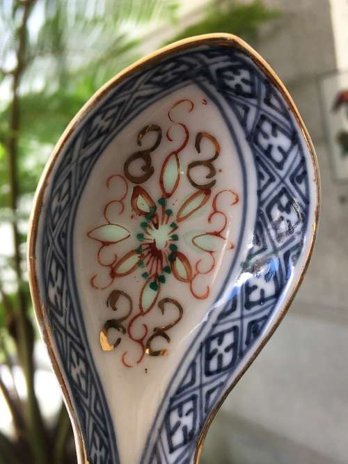 Old Chinese Rice Grain Pattern c1960s Decorated in HongKong marked Serving Spoon & 6 Std Size Spoons