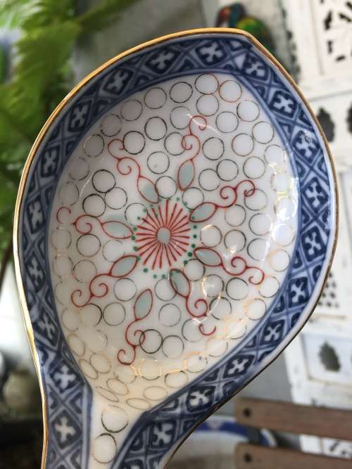 Old Chinese Rice Grain Pattern c1960s Decorated in HongKong marked Serving Spoon & 6 Std Size Spoons
