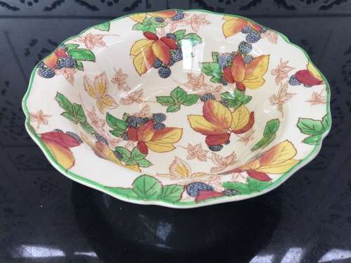 Lovely Rare "BlackBerry" Royal Doulton England Scalloped Salad Bowl D5698. 24 cm