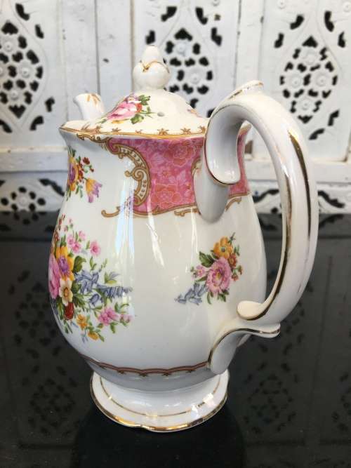 Delightful Vintage "Lady Carlyle" c1944-1950 Date Stamp Royal Albert Bone China England Tea Pot