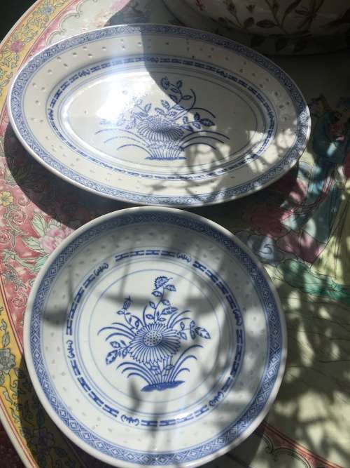 Chinese Rice Grain Chreysanthemum Pattern 30 cm Platter & 21 cm Plate - c1990s Guangming Jingdez
