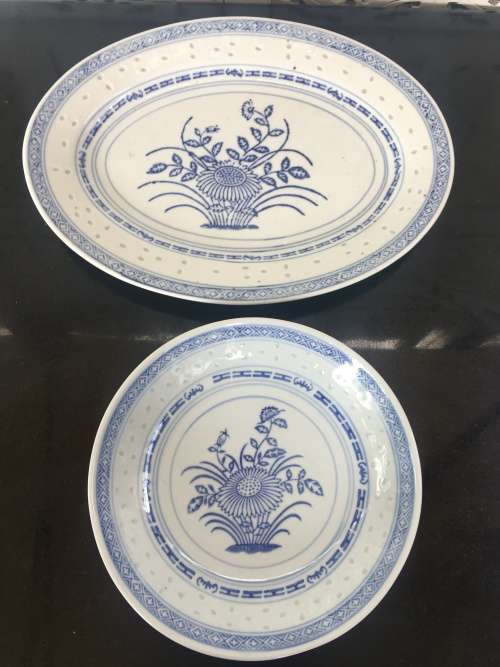 Chinese Rice Grain Chreysanthemum Pattern 30 cm Platter & 21 cm Plate - c1990s Guangming Jingdez