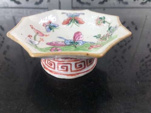 Antique Chinese 18th Century Nyonya Peranakan  porcelain small 8 corner dish
