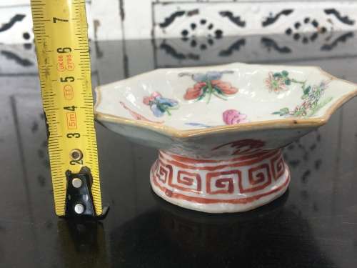 Antique Chinese 18th Century Nyonya Peranakan  porcelain small 8 corner dish